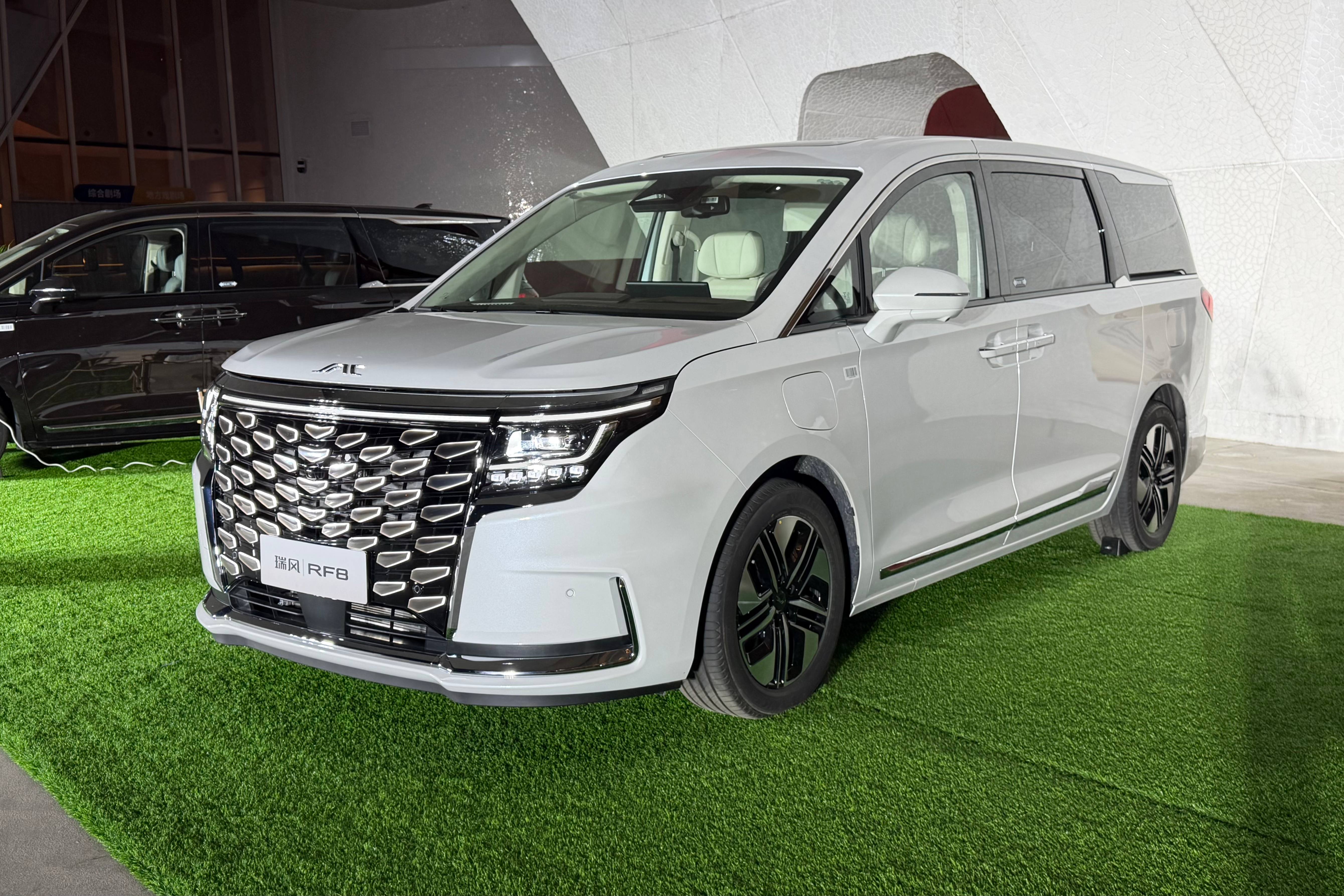 瑞风RF8悦享系列限时17.69万起