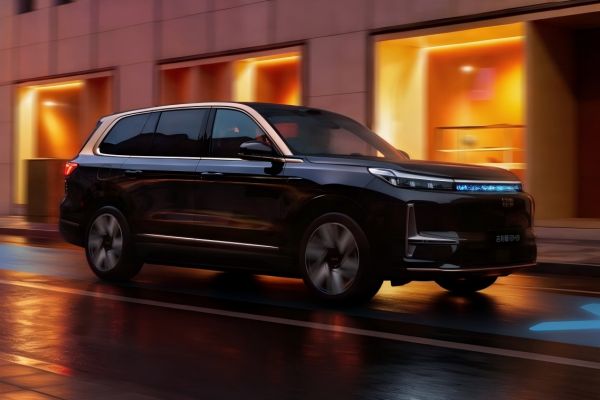 吉利银河M9黑金智曜版限时售25.98万元