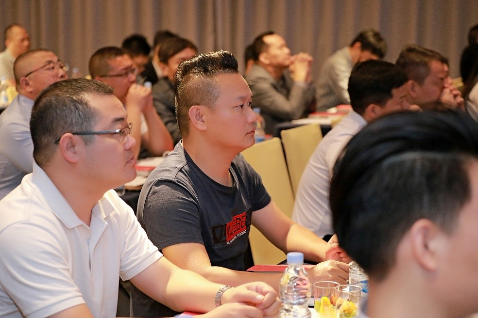 哪吒汽车举办城市合伙人招商会 未来3年建设3000家门店 哪吒汽车举办城市合伙人招商会 未来3年建设3000家门店