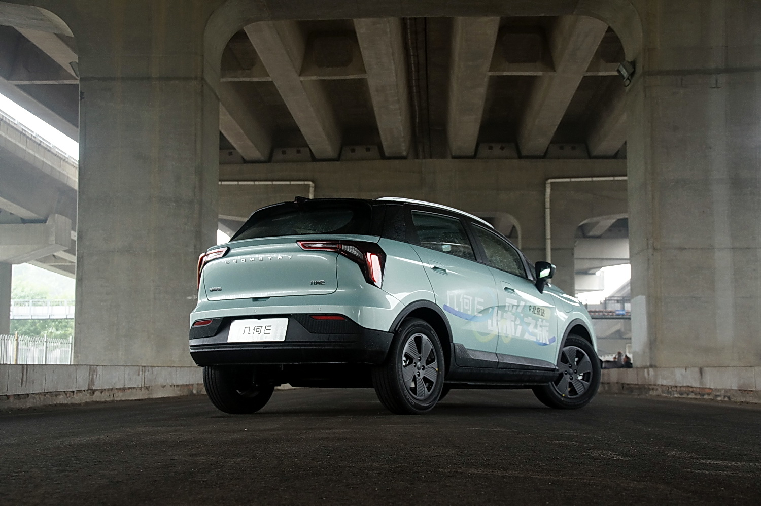 十萬級小型SUV的又一勁敵 幾何E動靜態體驗