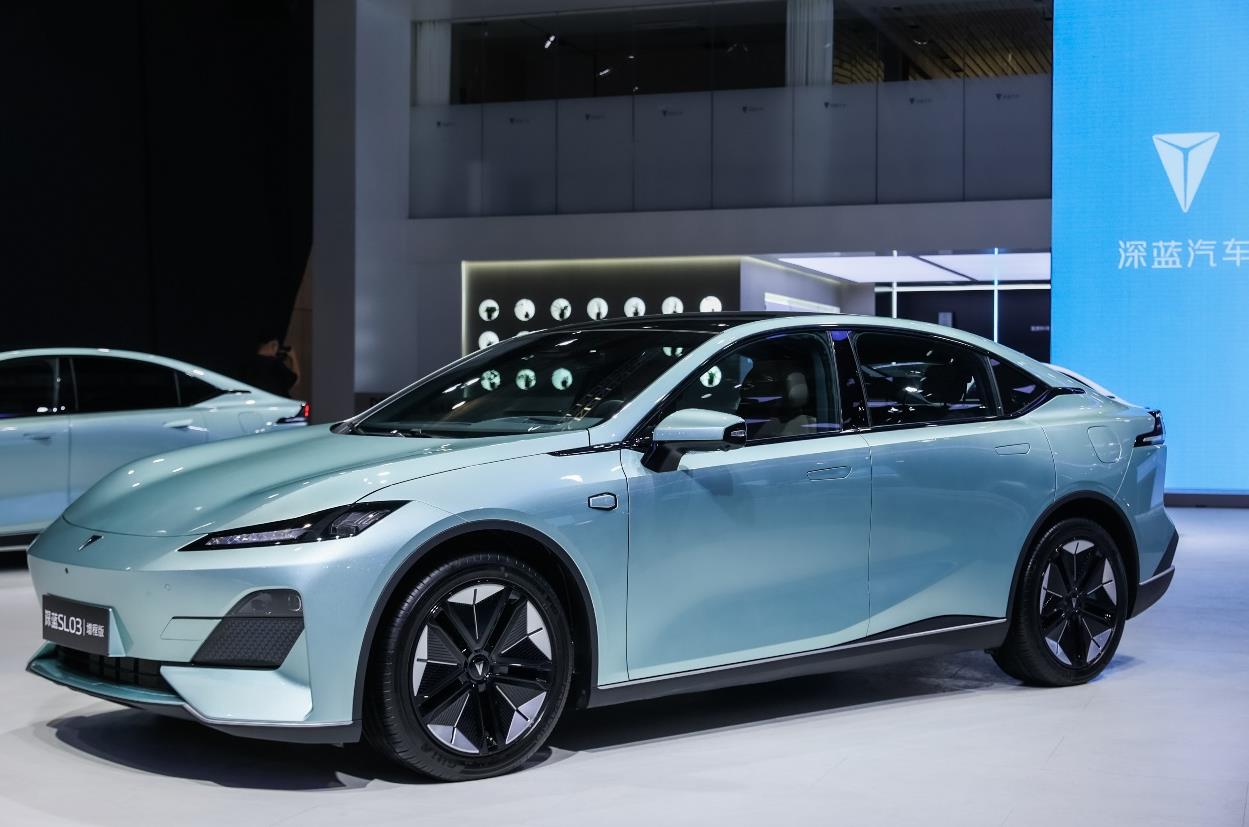 深蓝汽车首次亮相上海车展，以硬核产品及技术，加速电动时代