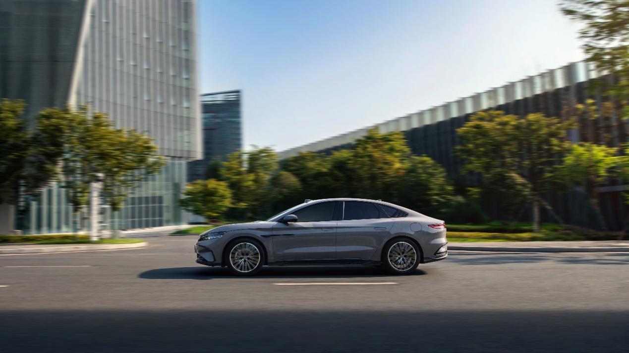 2025款漢上市售價16.58萬元起，引領中大型轎車油耗進入3時代