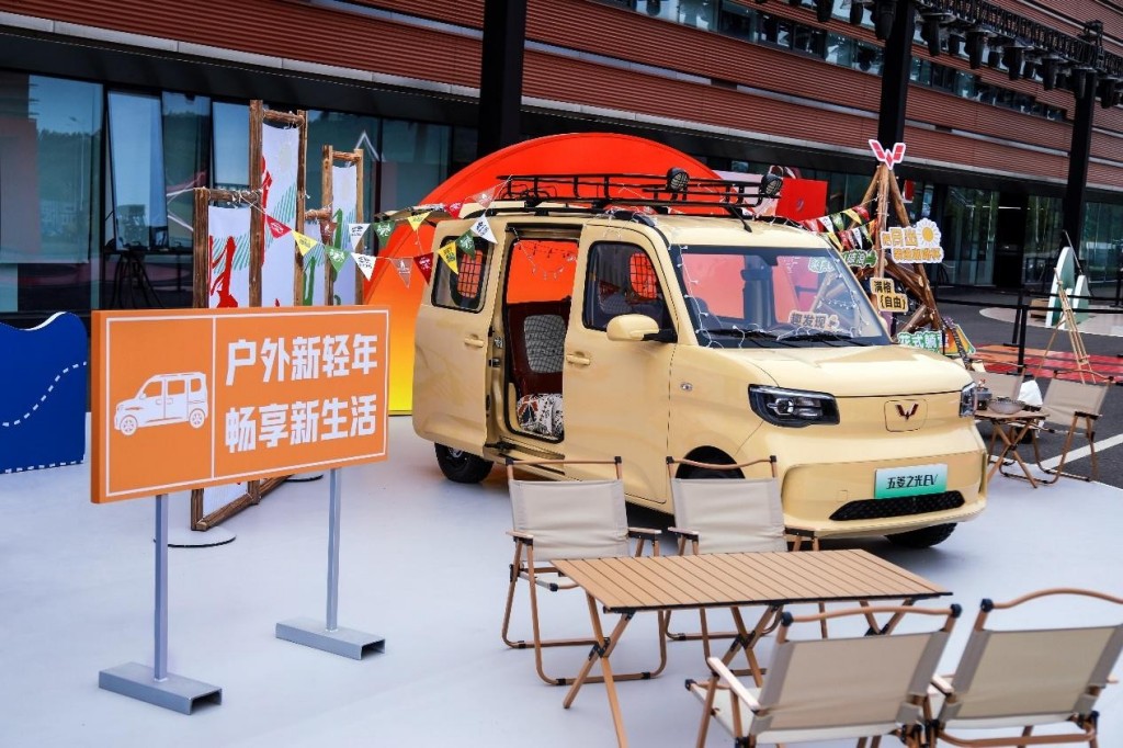 荣光EV亮相引领五菱红标迈入“全面新能源时代” 荣光EV亮相引领五菱红标迈入“全面新能源时代”