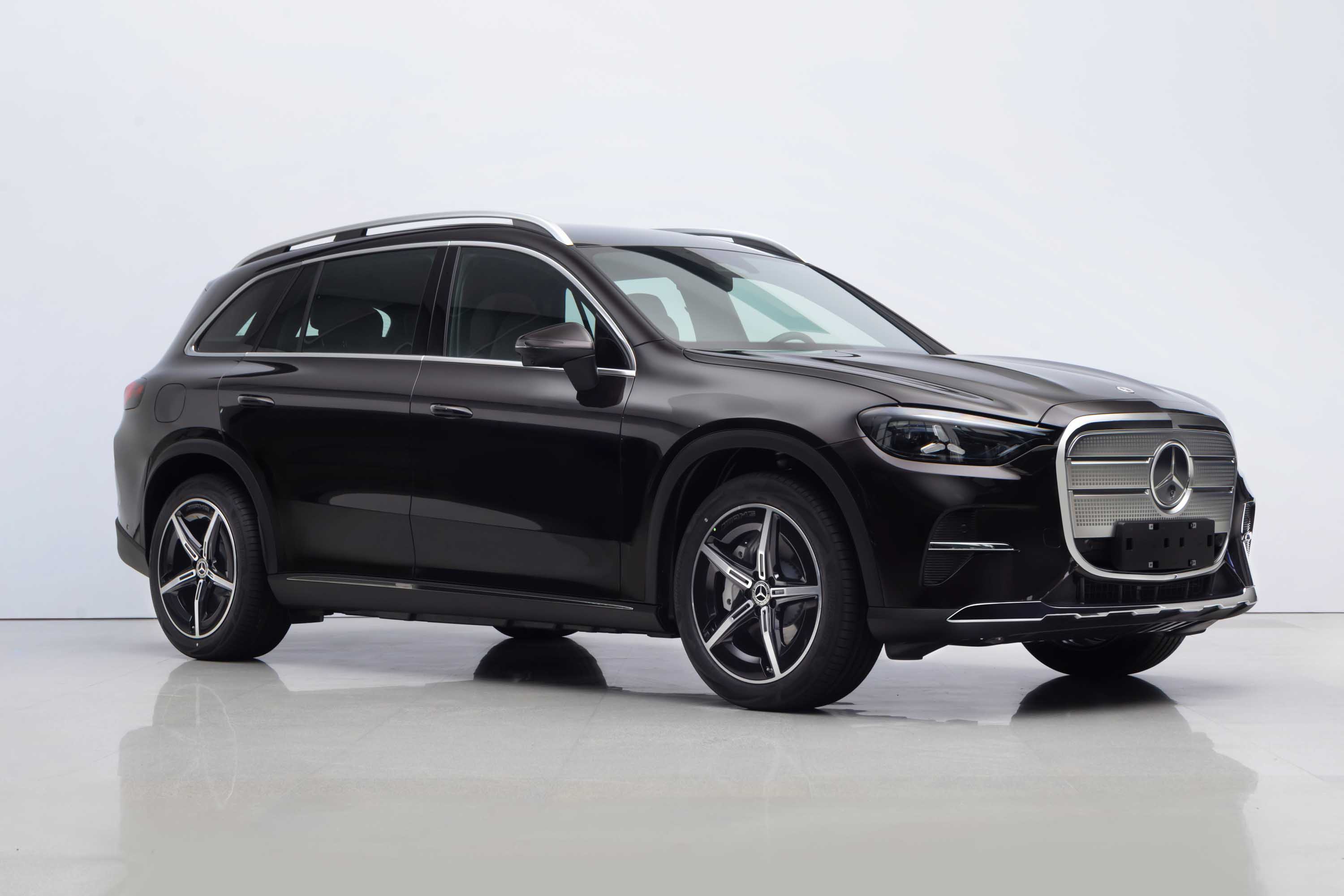 最新家族设计+双电机动力 全新奔驰GLC纯电版实车图公布