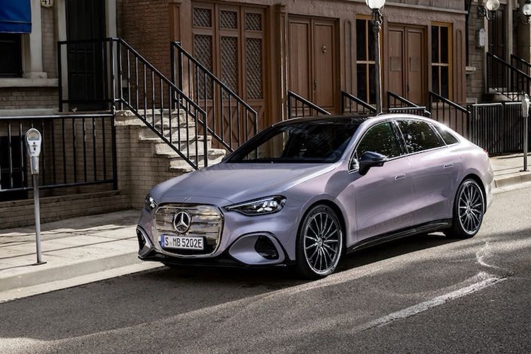 全新梅赛德斯-奔驰纯电C级车全球首发