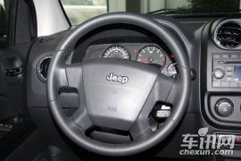 吉普-指南者-2.4 运动版