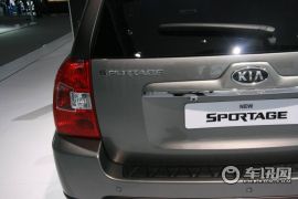 东风悦达起亚-狮跑-2.0 Premium AT 两驱版