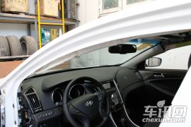 北京现代-索纳塔-2.0 LUX自动至尊导航版