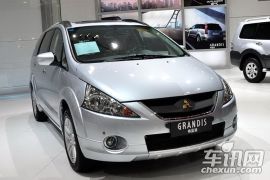 三菱-格蓝迪(进口)-2.4 七座豪华版