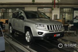 吉普-指南者-2.0 运动版