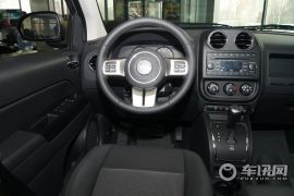 吉普-指南者-2.0 运动版