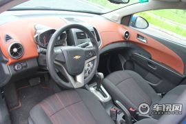 上海通用雪佛兰爱唯欧1.6AT SX初步体验