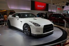 日产-GT-R