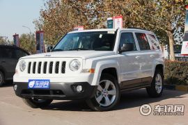 Jeep-自由客-2.4 豪华导航版