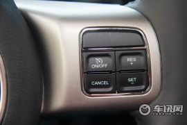 Jeep-自由客-2.4 豪华导航版