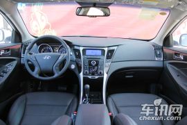 北京现代-索纳塔八-2.0自动尊贵版