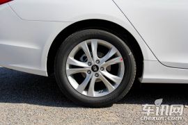 北京现代-索纳塔八-2.0自动尊贵版