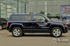 Jeep-自由客-2.4L 运动版