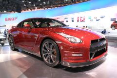 日产-GT-R