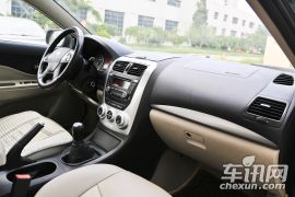 一汽奔腾-奔腾B50-1.6L MT豪华型