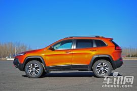 Jeep-自由光-2.4L 都市版