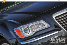 凶猛的大块头 车讯网测试克莱斯勒300C 