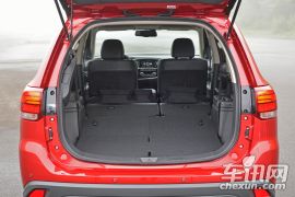 三菱-欧蓝德-2.4L 四驱精英版 5座