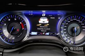 克莱斯勒-克莱斯勒300C SRT 2016