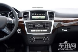 奔驰-奔驰M级-ML 400 4MATIC动感型  ￥91.6