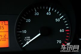 福建奔驰-威霆-3.0L 商务版  ￥38.9