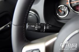 Jeep-自由客-2.4L 豪华导航版  ￥27.69