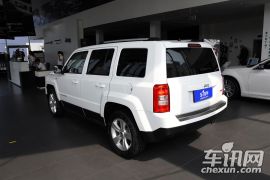 Jeep-自由客-2.4L 豪华导航版  ￥27.69