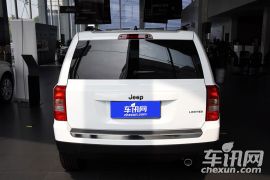 Jeep-自由客-2.4L 豪华导航版  ￥27.69