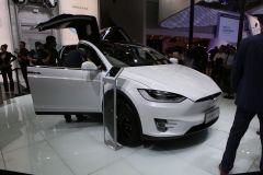 TESLA-MODEL X