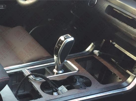 红旗中大型SUV车型HS7谍照 将于年内上市