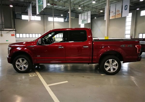 17款福特F150白金版6.2排量V8发动机