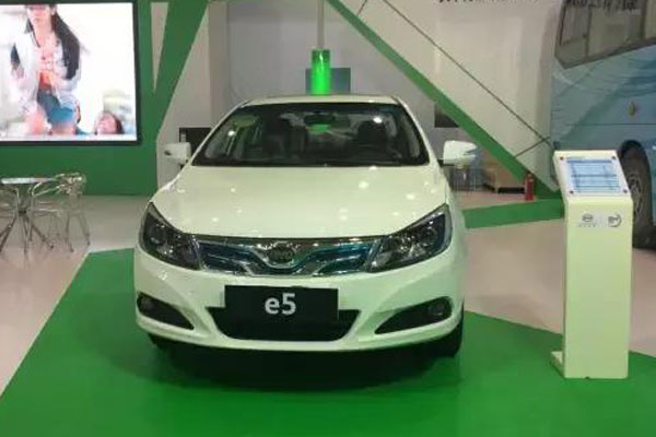 比亚迪携新能源车型亮相重庆国际客车展