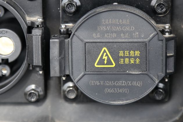 续航里程提升不小 场地试驾吉利帝豪EV300