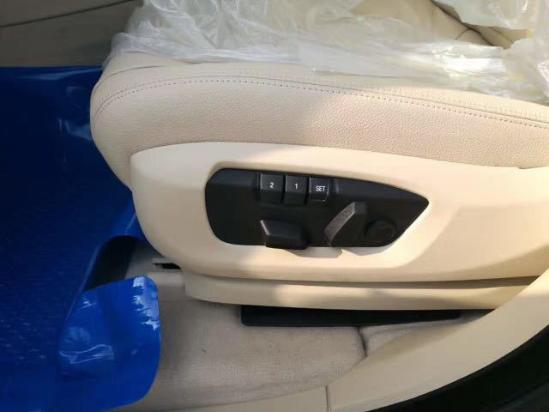 17款平行进口宝马X6 庞大车身 跑车的性能