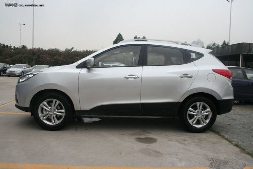 作为现代汽车突显个性化的中高级都市suv,ix35车身运用了大量动感