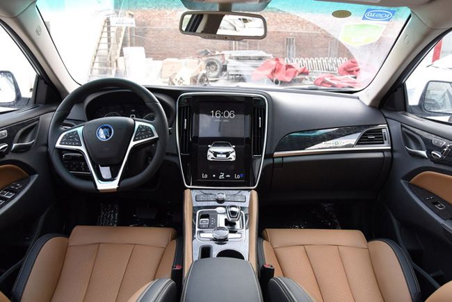 新款比亚迪秦EV300上市 补贴后售16.99万起