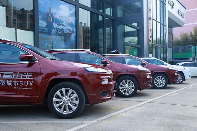 专业级专城市suv 全新jeep自由光昆明试驾
