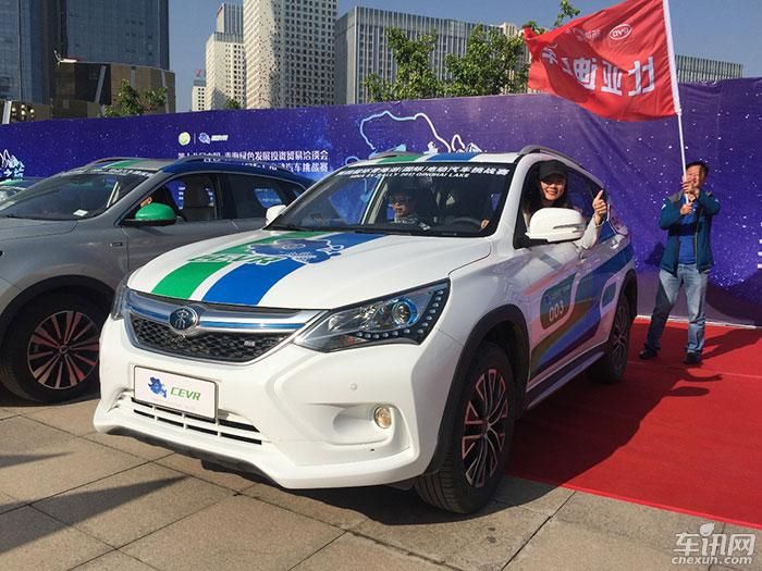 比亚迪宋EV300挑战天境之旅 征服青海湖 
