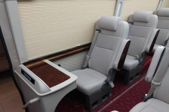 丰田考斯特客车12座大空间低噪音超舒适