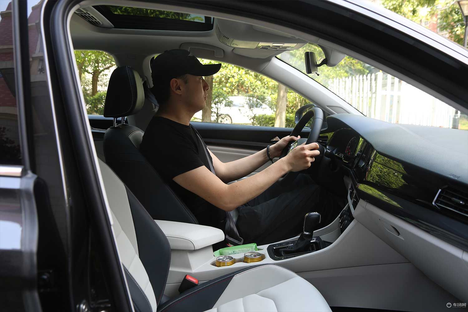 南北大众的兄弟之争 全新朗逸对比全新宝来