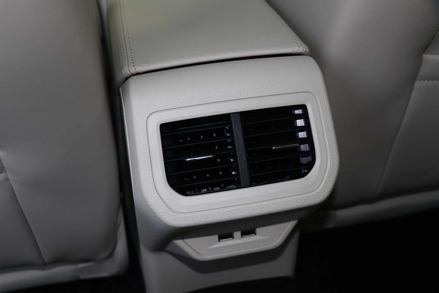 南北大众的兄弟之争 全新朗逸对比全新宝来