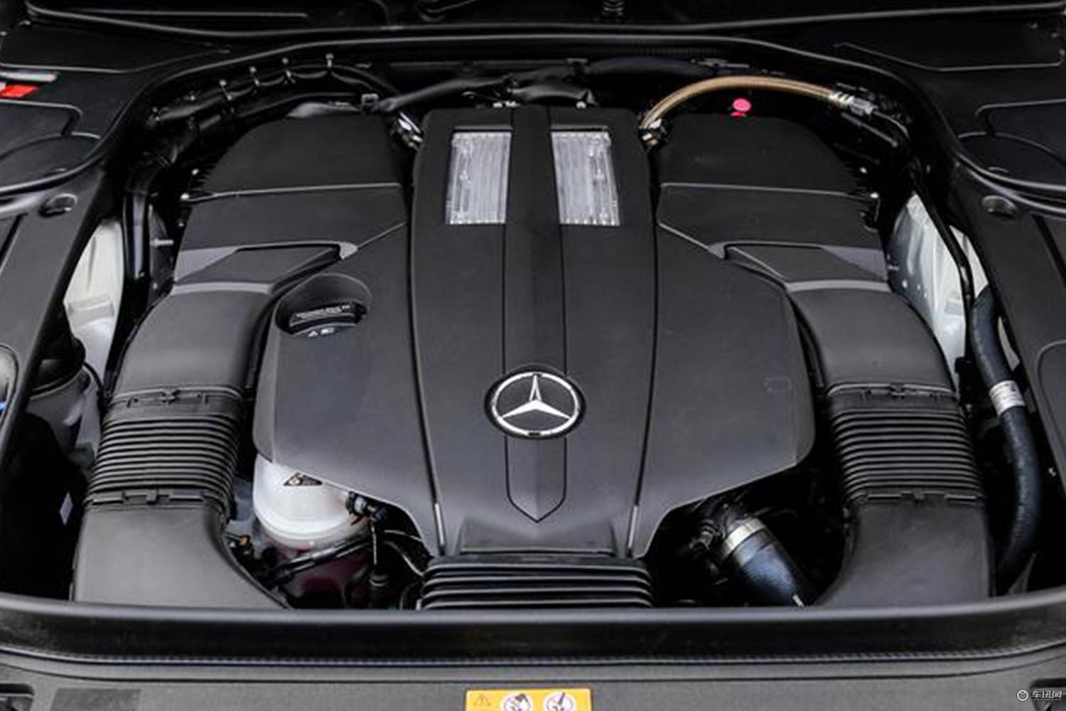 梅赛德斯-奔驰新款S级轿跑车售124.38万元