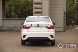 长安汽车-逸动DT-1.6L 手动尊享型