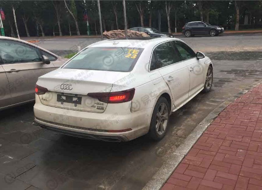 奥迪改款A4L S-Line谍照曝光 涂装红色卡钳
