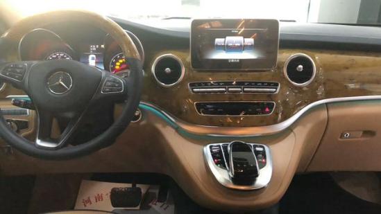 奔驰V260L四座商务车 年底甩 优惠20万起?